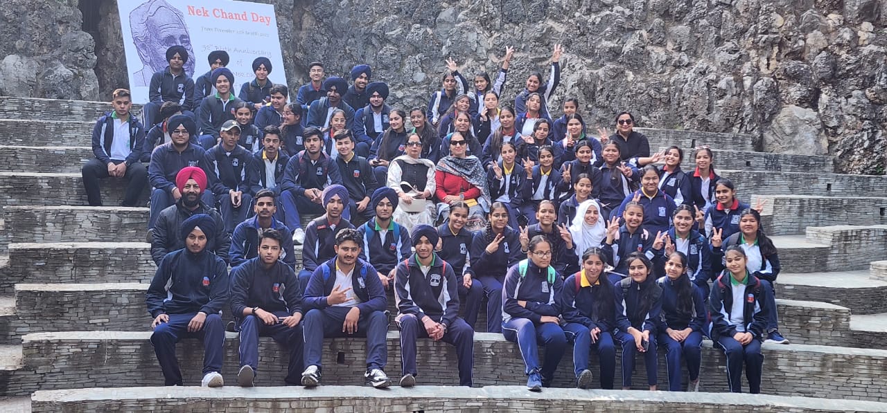 Class 11 students on a field trip to Chandigarh at Modern Senior Secondary School, Patiala - image 4