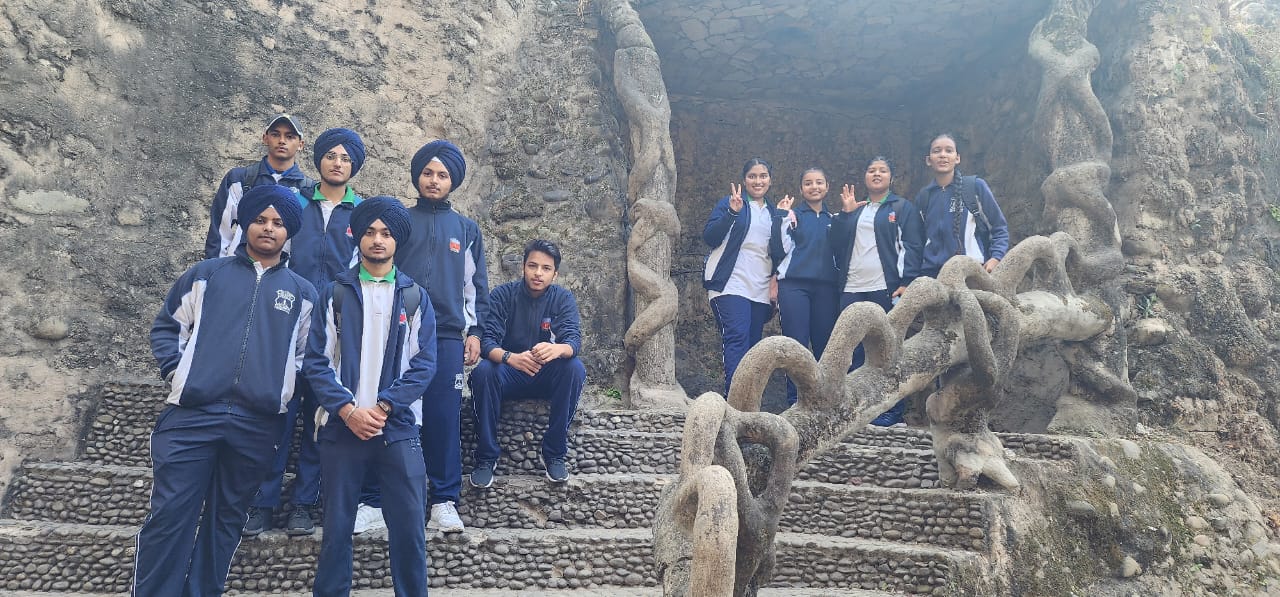Class 11 students on a field trip to Chandigarh at Modern Senior Secondary School, Patiala - image 5